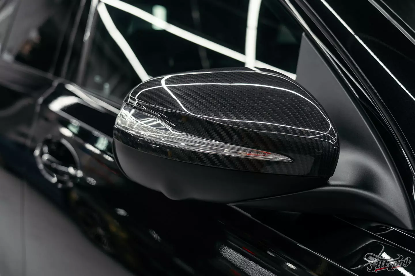 Выкинули BURMESTER 3D из нового Mercedes GLE 63S и установили новую акустическую систему. Выполнили комплексную шумоизоляцию, построили выхлопную систему, установили обвес Larte, оклеили полиуретаном